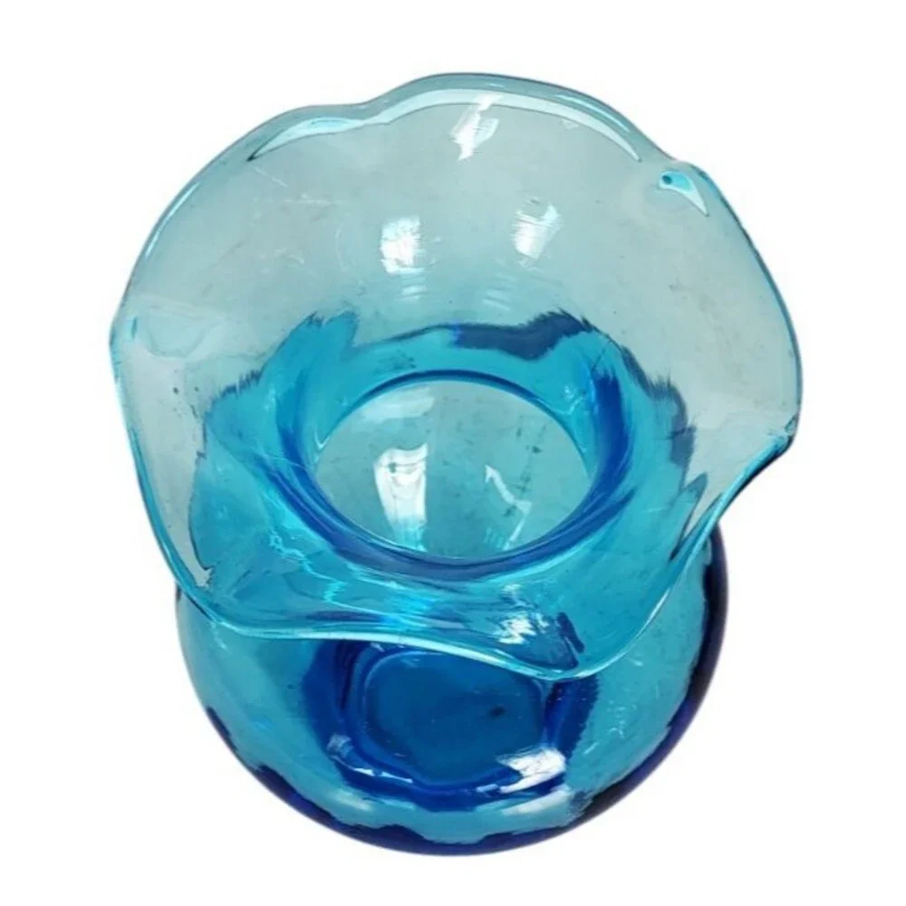 Vintage MCM Aqua Turquoise Blue Ribbed Glass Ruffled Rim Flower Vase 7.5